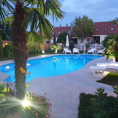 Сasa de vacaciones Paradise-garden-zamardi