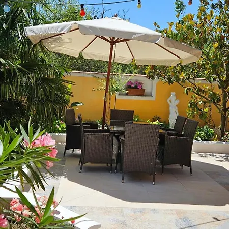 בית נופש Paradise-garden-zamardi *