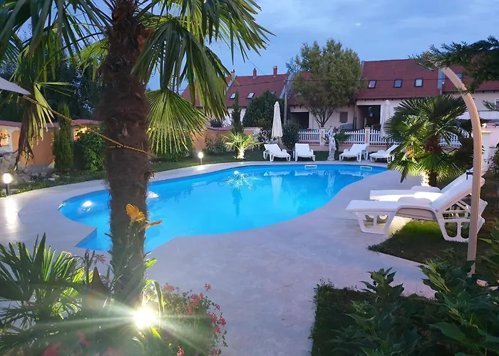Semesterbostad Paradise-garden-zamardi