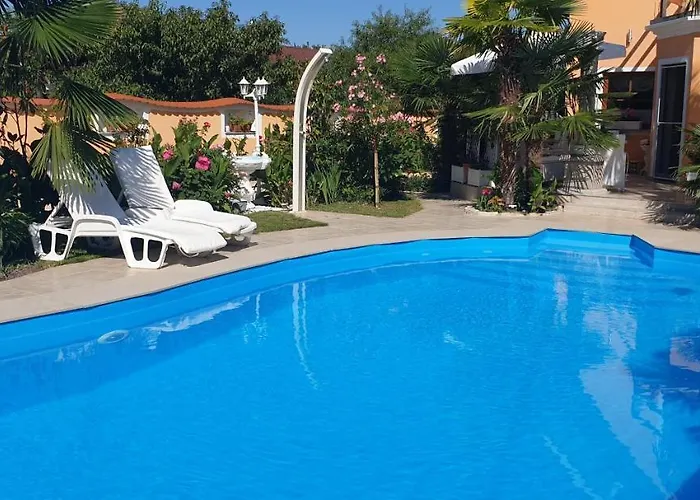 Semesterbostad Paradise-garden-zamardi *