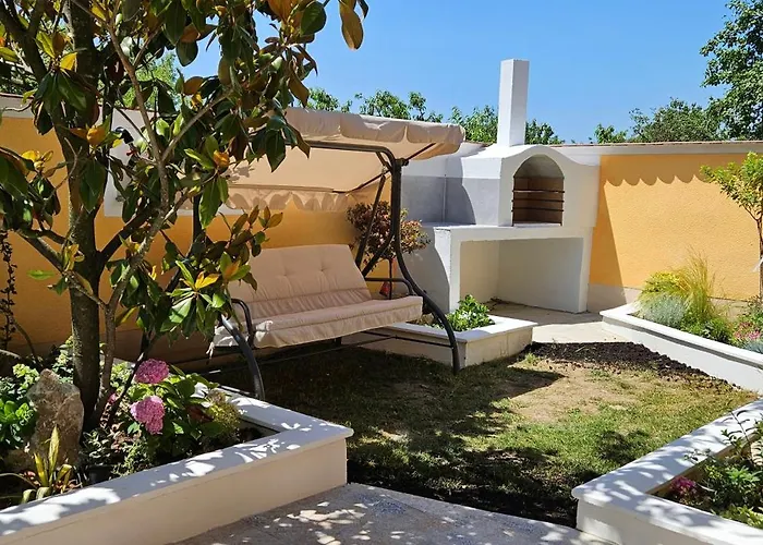 Semesterbostad Paradise-garden-zamardi *